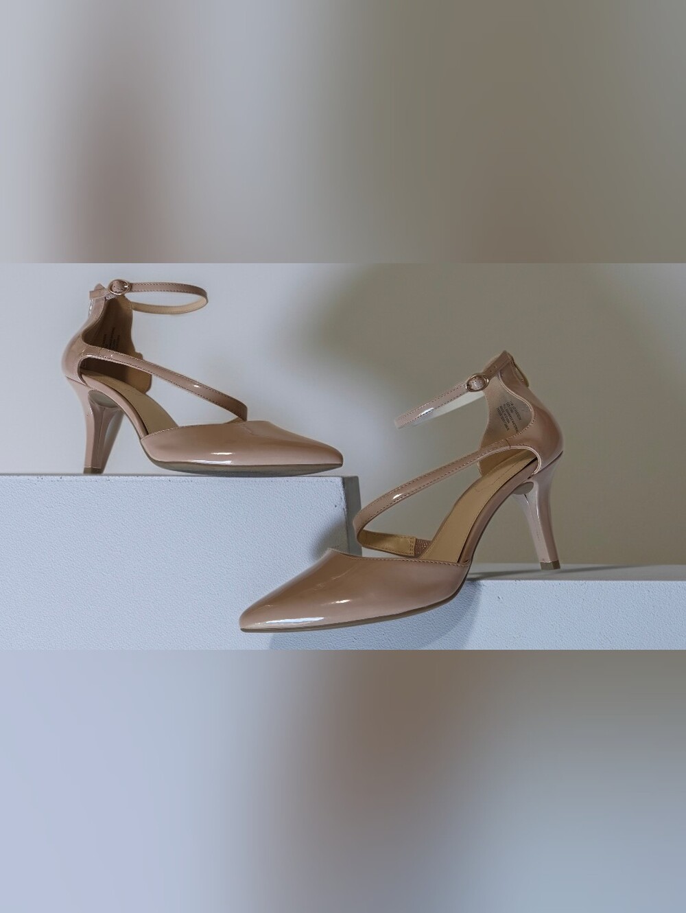 Liz Claiborne Nude Sand Pointed Toe Heels Size 11M